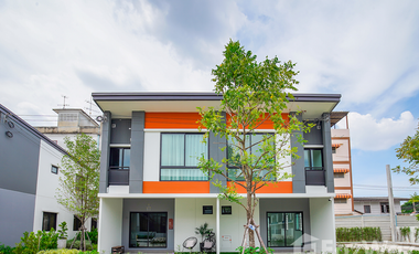 Casa adosada en venta de 2 habitaciones en Thung Khru, Bangkok