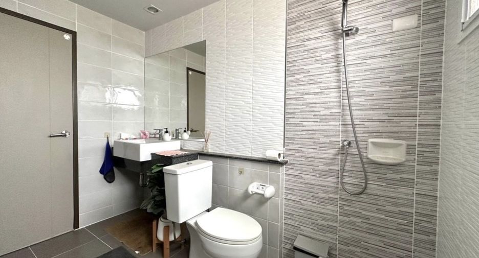 For sale and for rent 4 bedrooms townhouse in Khlong Sam Wa, Bangkok