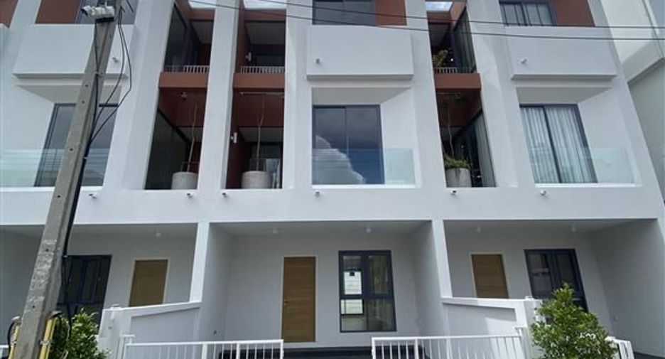À vendre 1 chambre maison de ville à Hang Dong, Chiang Mai