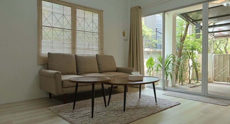 For rent 2 bedrooms townhouse in Mueang Chiang Mai, Chiang Mai
