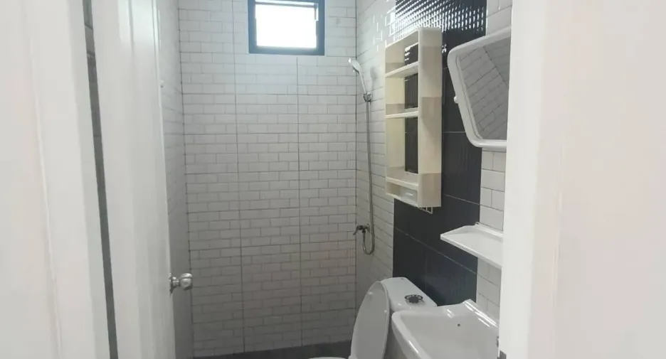 Haus zur Miete mit 2 Zimmer in Bang Lamung, Chonburi
