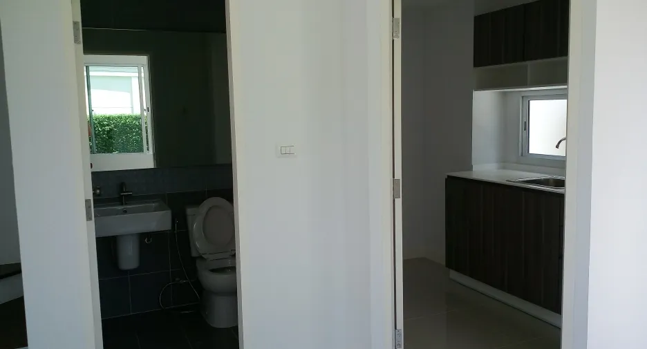 For sale 3 bedrooms townhouse in Lak Si, Bangkok