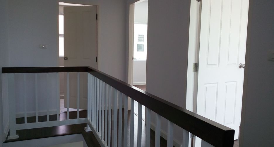 For sale 3 bedrooms townhouse in Lak Si, Bangkok