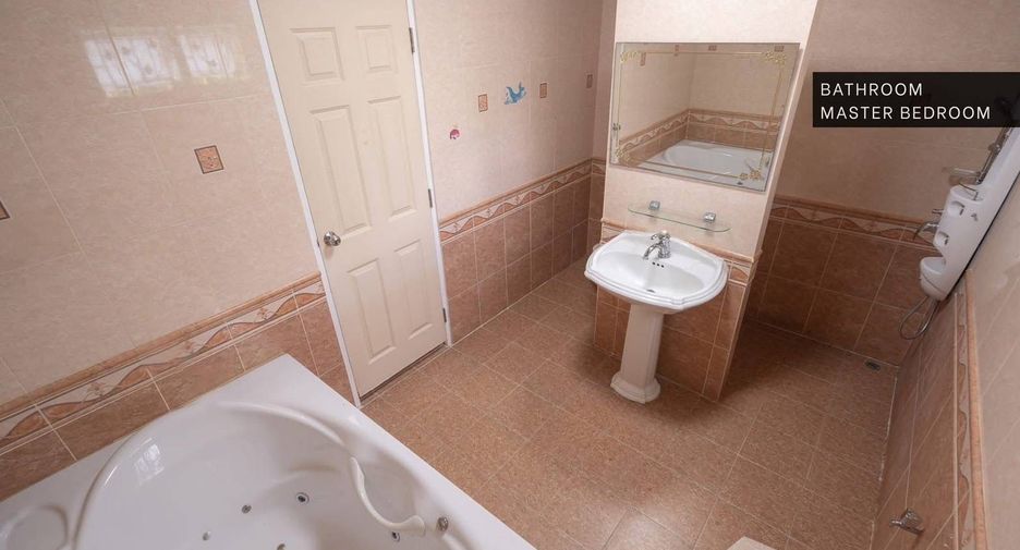 À vendre 4 chambres villa à San Sai, Chiang Mai