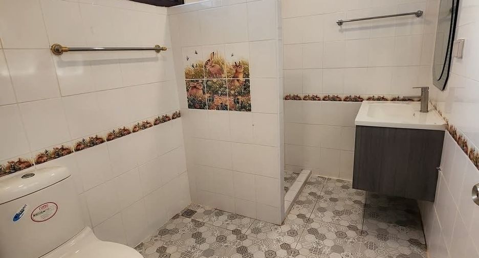 À louer 5 chambres maison à Bang Lamung, Chonburi