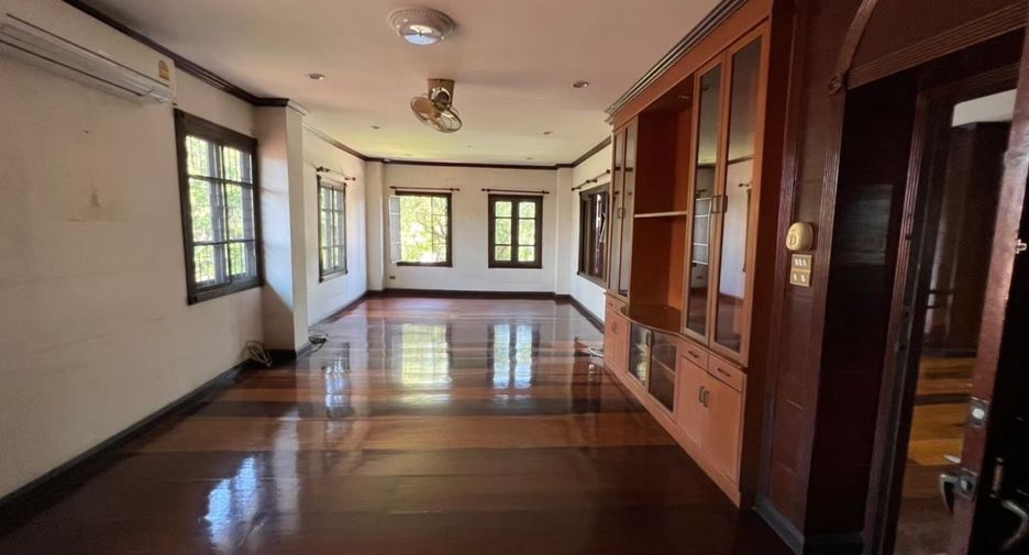 Casa en venta de 7 habitaciones en Thawi Watthana, Bangkok