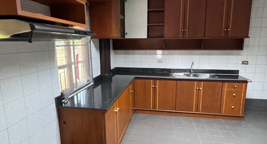 Casa en venta de 7 habitaciones en Thawi Watthana, Bangkok