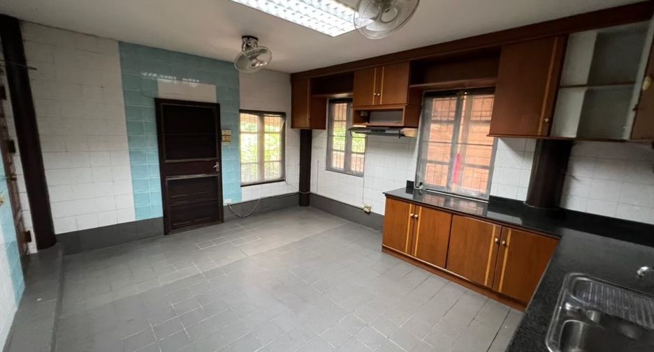 Casa en venta de 7 habitaciones en Thawi Watthana, Bangkok