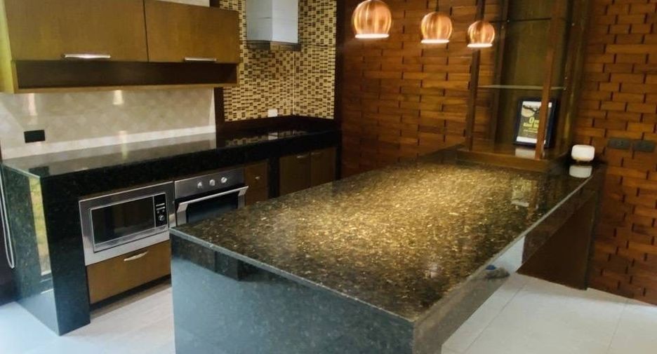 For sale and for rent 5 bedrooms villa in Mueang Chiang Mai, Chiang Mai