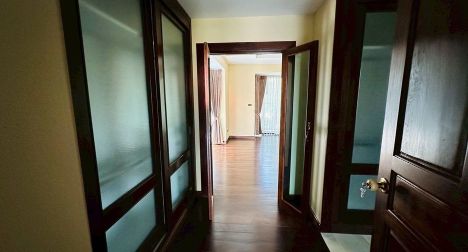 For sale and for rent 5 bedrooms villa in Mueang Chiang Mai, Chiang Mai