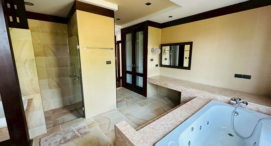 For sale and for rent 5 bedrooms villa in Mueang Chiang Mai, Chiang Mai