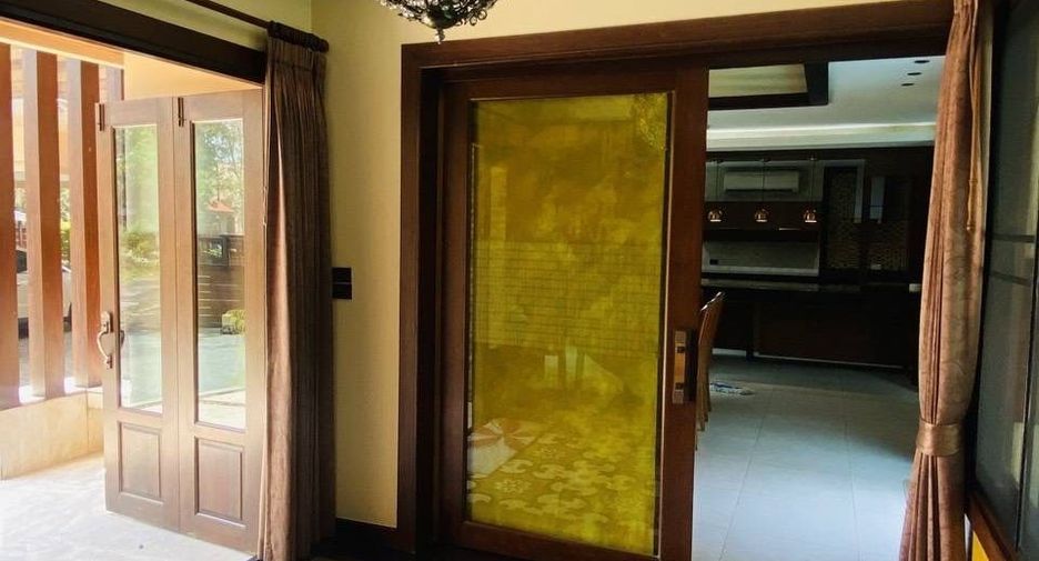 For sale and for rent 5 bedrooms villa in Mueang Chiang Mai, Chiang Mai