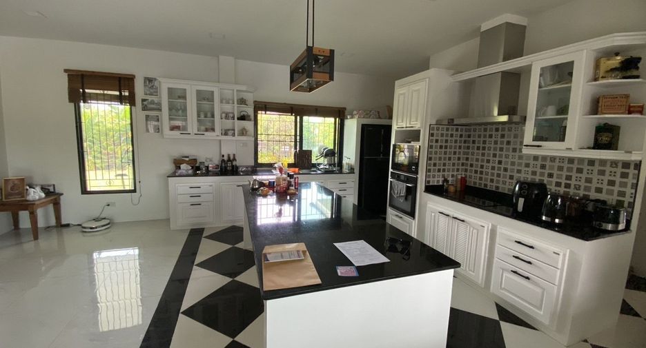 For sale 6 bedrooms house in Doi Saket, Chiang Mai
