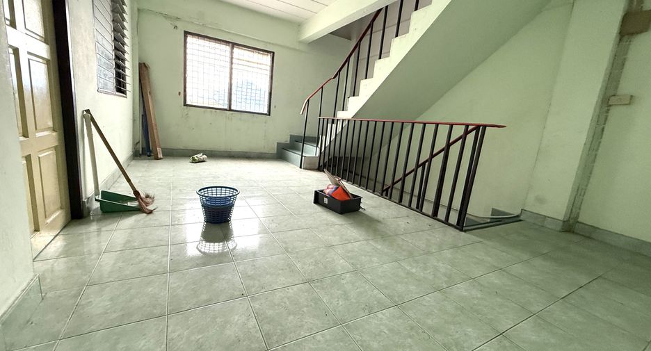 Gewerbefläche zum Kauf und zur Miete mit 6 Zimmer in Mueang Samut Prakan, Samut Prakan