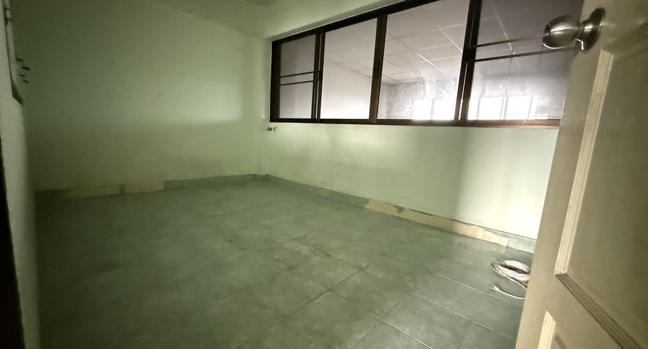 Gewerbefläche zum Kauf und zur Miete mit 6 Zimmer in Mueang Samut Prakan, Samut Prakan