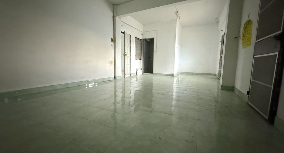 Gewerbefläche zum Kauf und zur Miete mit 6 Zimmer in Mueang Samut Prakan, Samut Prakan