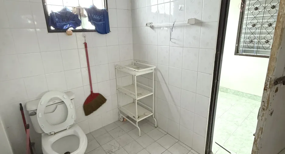 Gewerbefläche zum Kauf und zur Miete mit 6 Zimmer in Mueang Samut Prakan, Samut Prakan
