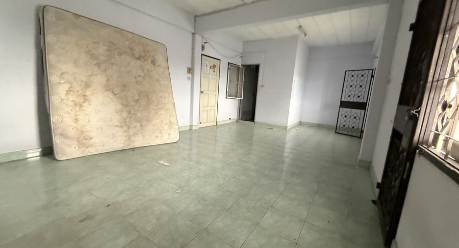 À vendre et à louer 6 chambres local commercial à Mueang Samut Prakan, Samut Prakan
