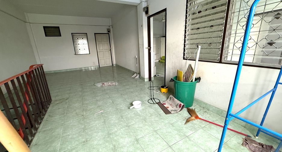 Gewerbefläche zum Kauf und zur Miete mit 6 Zimmer in Mueang Samut Prakan, Samut Prakan