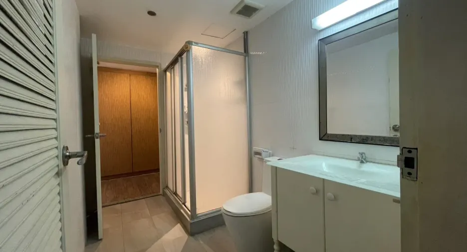 For sale 3 bedrooms condo in Watthana, Bangkok