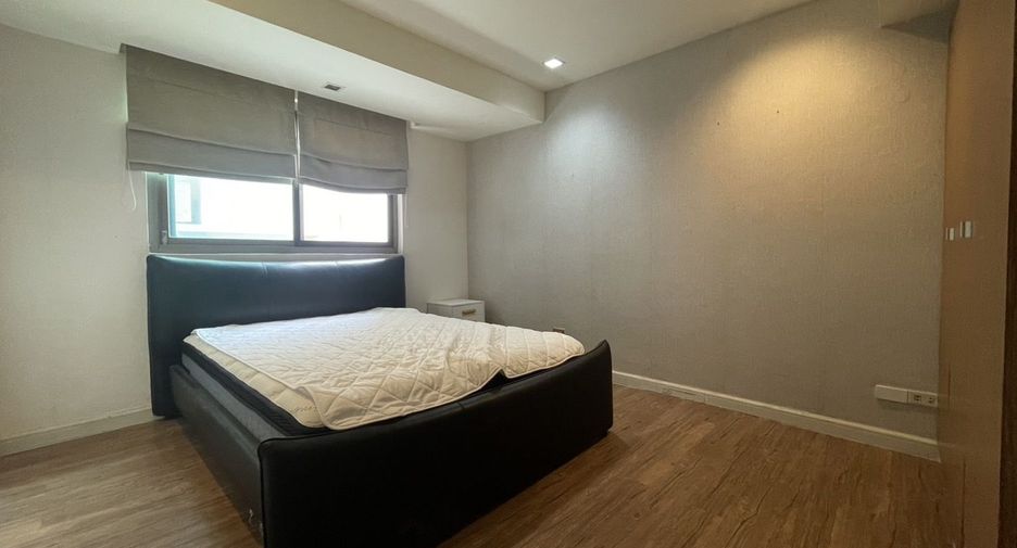 For sale 3 bedrooms condo in Watthana, Bangkok