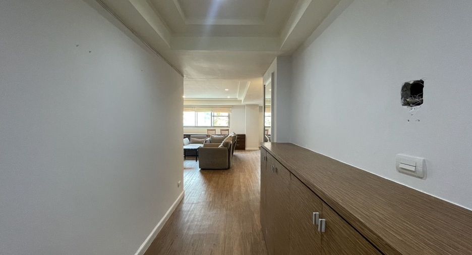 For sale 3 bedrooms condo in Watthana, Bangkok