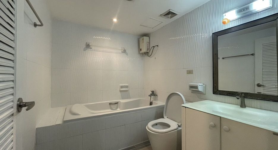 For sale 3 bedrooms condo in Watthana, Bangkok