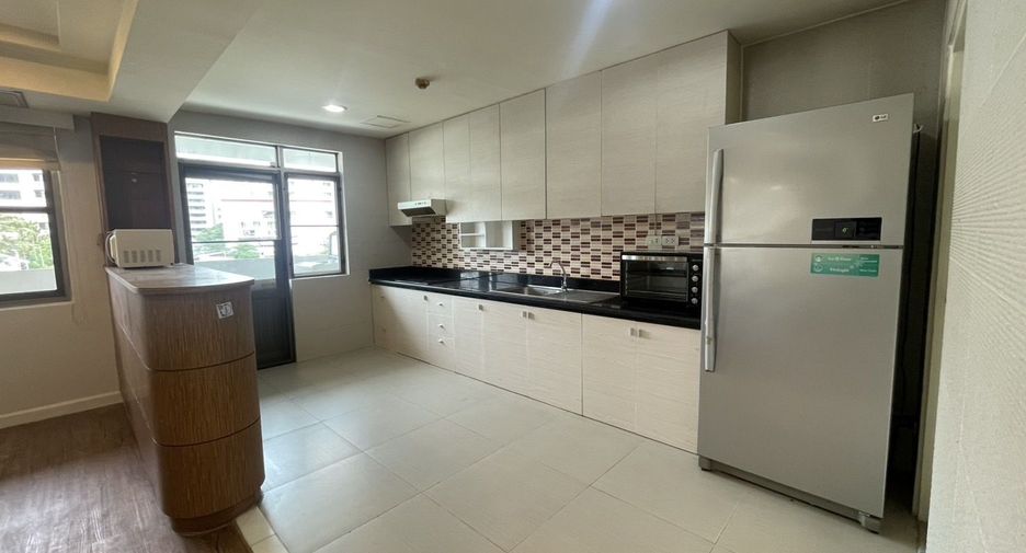 For sale 3 bedrooms condo in Watthana, Bangkok