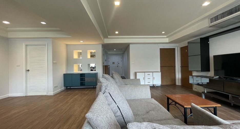 For sale 3 bedrooms condo in Watthana, Bangkok