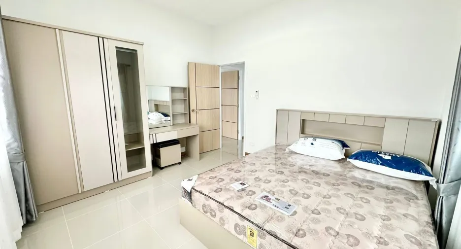 For rent 4 ベッドルーム house in Saraphi, Chiang Mai