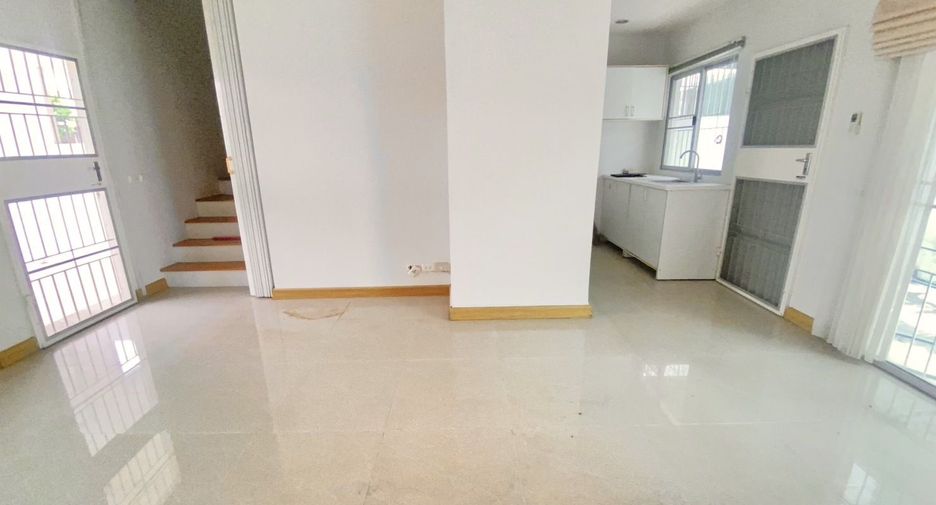For sale 3 bedrooms townhouse in Prawet, Bangkok