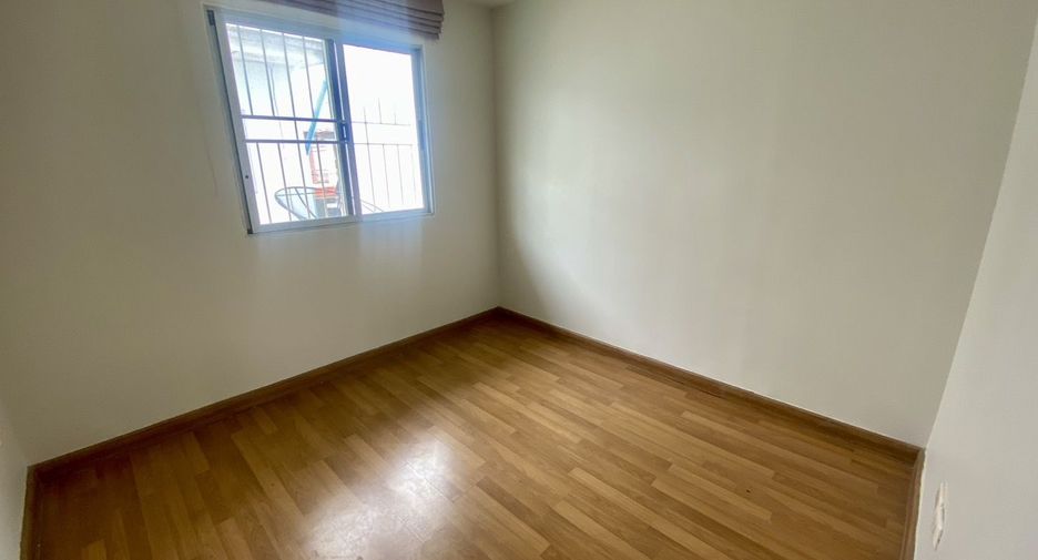 For sale 3 bedrooms townhouse in Prawet, Bangkok