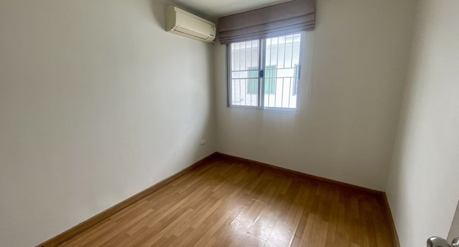 For sale 3 bedrooms townhouse in Prawet, Bangkok