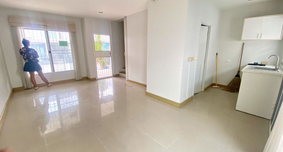 For sale 3 bedrooms townhouse in Prawet, Bangkok