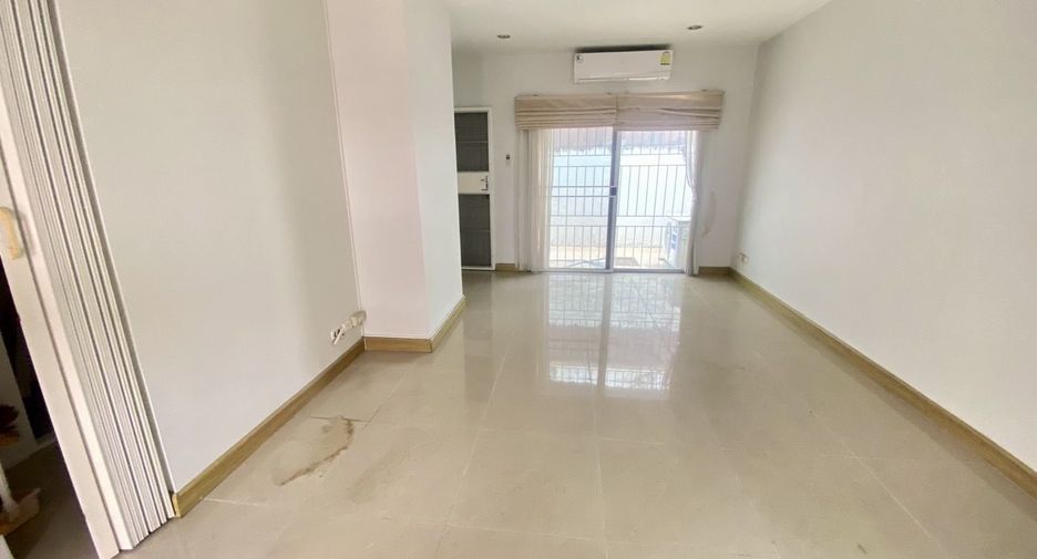 For sale 3 bedrooms townhouse in Prawet, Bangkok