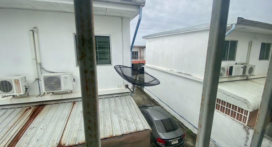 For sale 3 bedrooms townhouse in Prawet, Bangkok