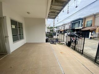 For sale 3 bedrooms townhouse in Prawet, Bangkok