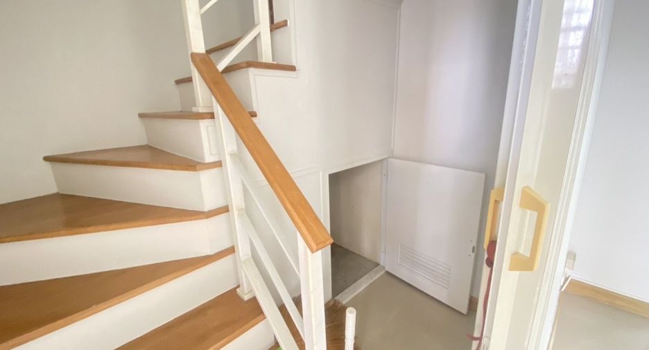 For sale 3 bedrooms townhouse in Prawet, Bangkok