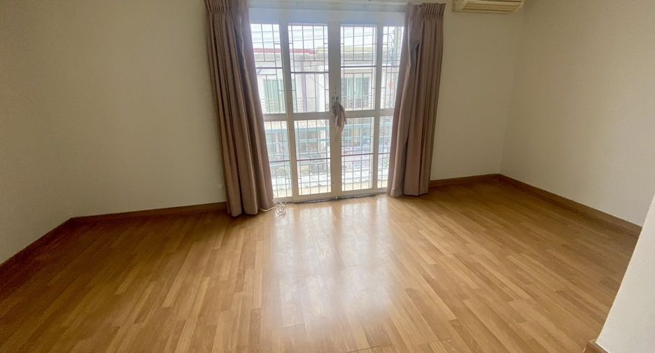 For sale 3 bedrooms townhouse in Prawet, Bangkok