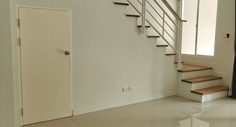 For sale and for rent 3 bedrooms townhouse in Lat Phrao, Bangkok