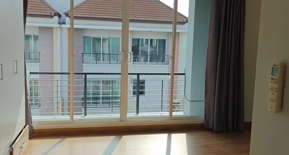 For sale and for rent 3 bedrooms townhouse in Lat Phrao, Bangkok