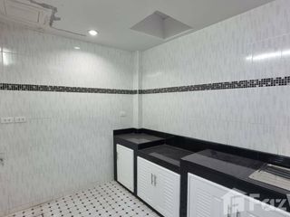 For sale 4 bedrooms townhouse in Wang Thonglang, Bangkok