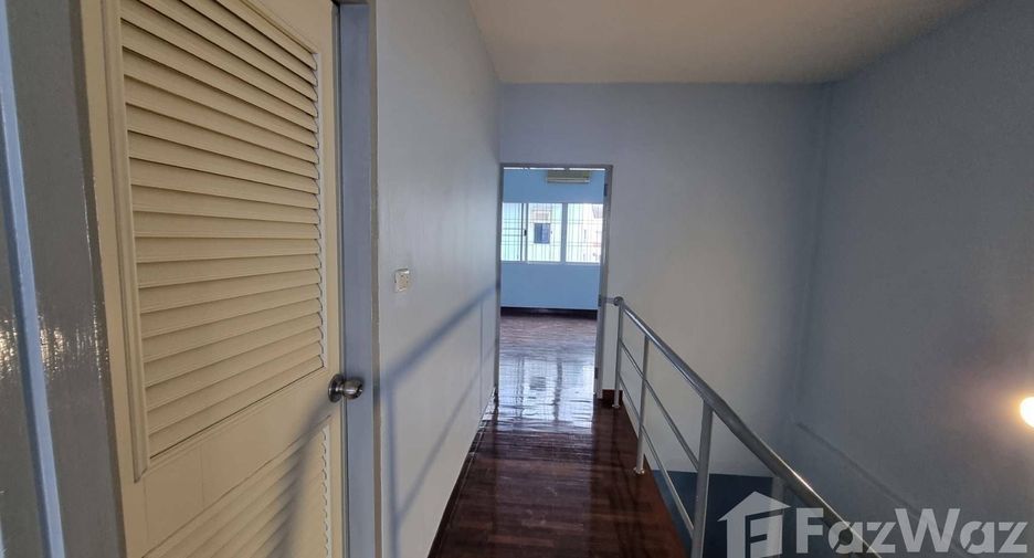 For sale 4 bedrooms townhouse in Wang Thonglang, Bangkok