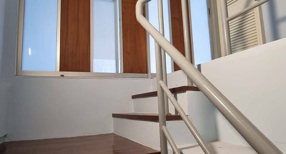 For sale 4 bedrooms townhouse in Wang Thonglang, Bangkok