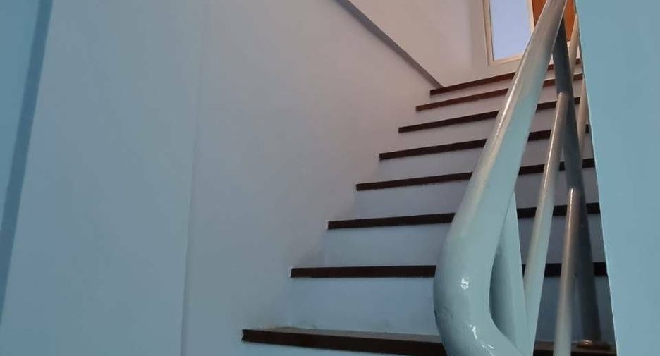 For sale 4 bedrooms townhouse in Wang Thonglang, Bangkok