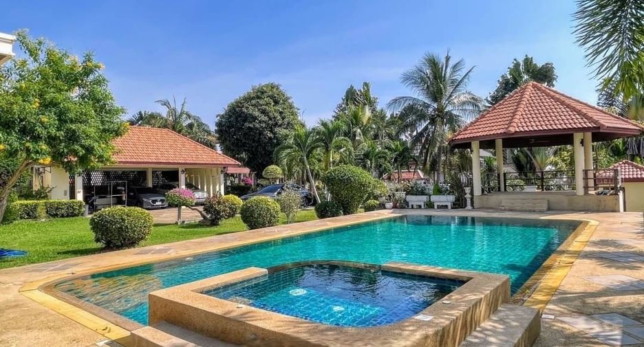 Casa en venta de 4 habitaciones en Bang Lamung, Chonburi