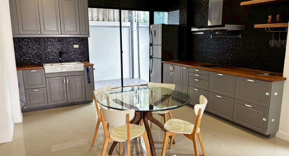 For sale 3 bedrooms townhouse in Bueng Kum, Bangkok