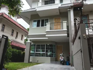 For sale 3 bedrooms townhouse in Bang Na, Bangkok