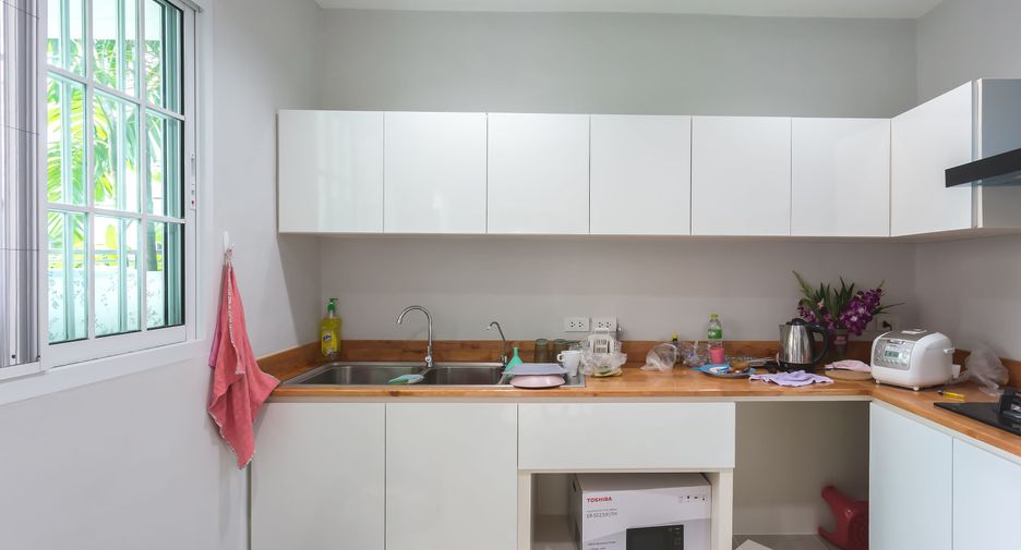 For sale 3 bedrooms townhouse in Bang Na, Bangkok