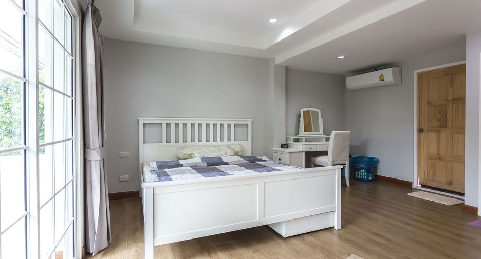 For sale 3 bedrooms townhouse in Bang Na, Bangkok
